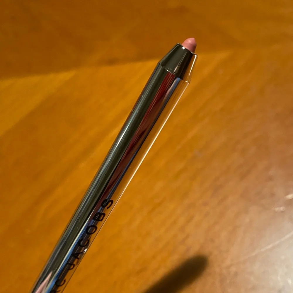 Marc Jacobs Poutliner Lip Pencil 👄 - Picture 7 of 13